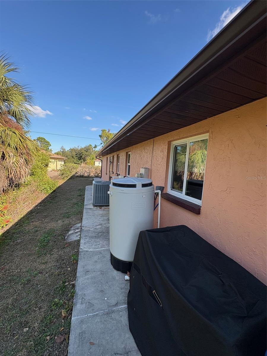 Image 4 of 75 For 321 Venetia Avenue