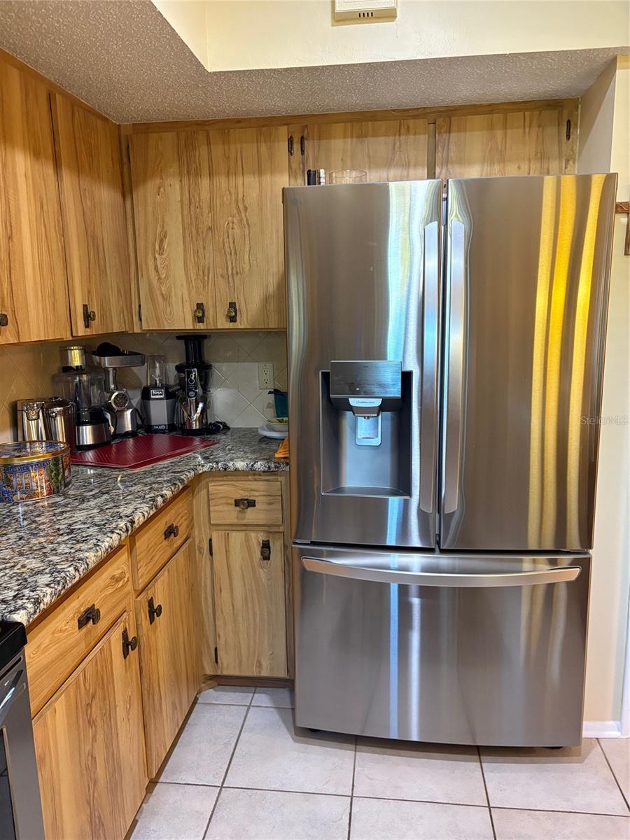 Image 41 of 75 For 321 Venetia Avenue