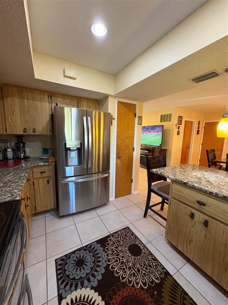 Image 42 of 75 For 321 Venetia Avenue