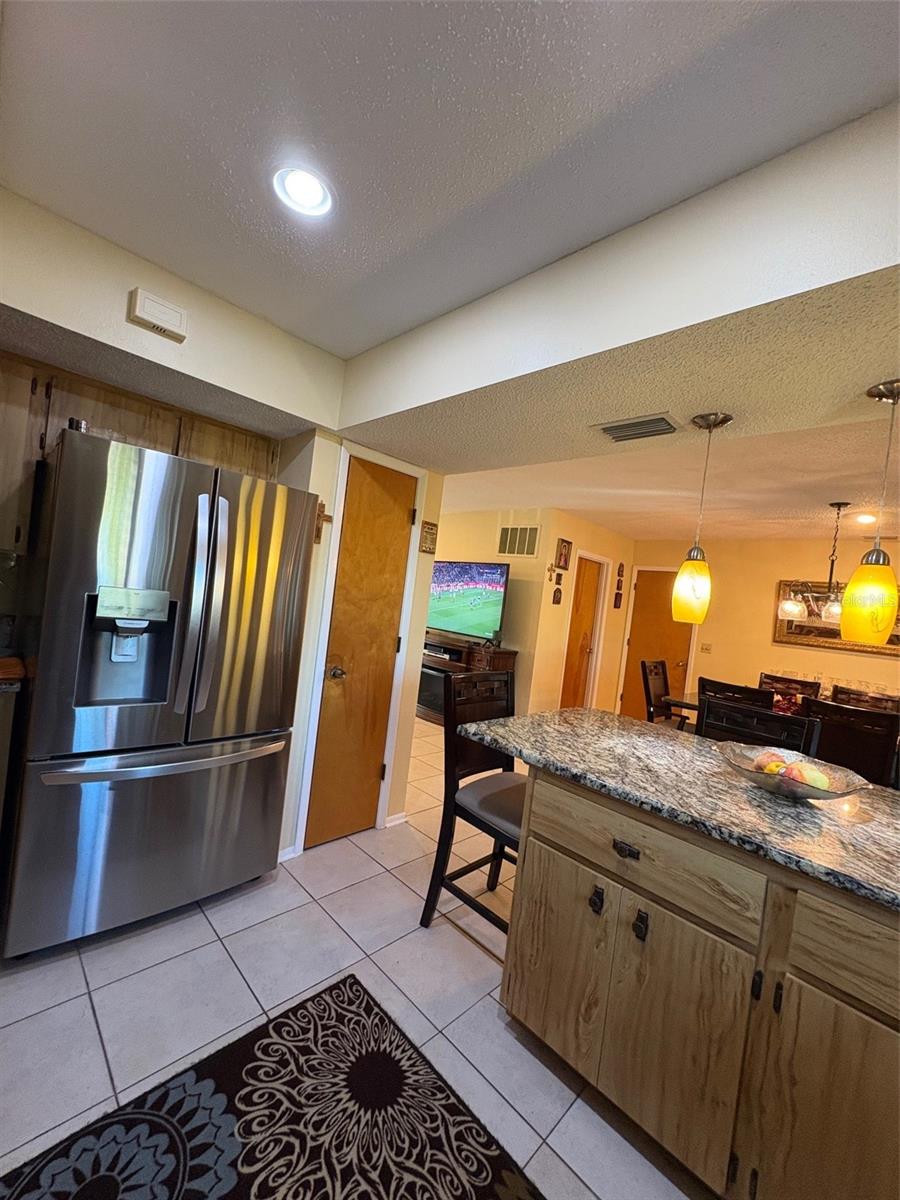 Image 43 of 75 For 321 Venetia Avenue