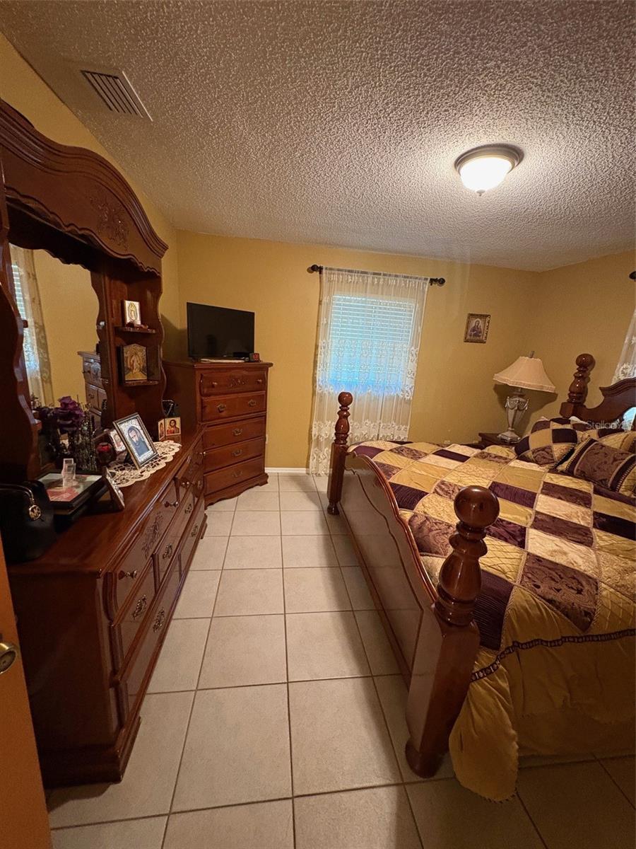 Image 45 of 75 For 321 Venetia Avenue