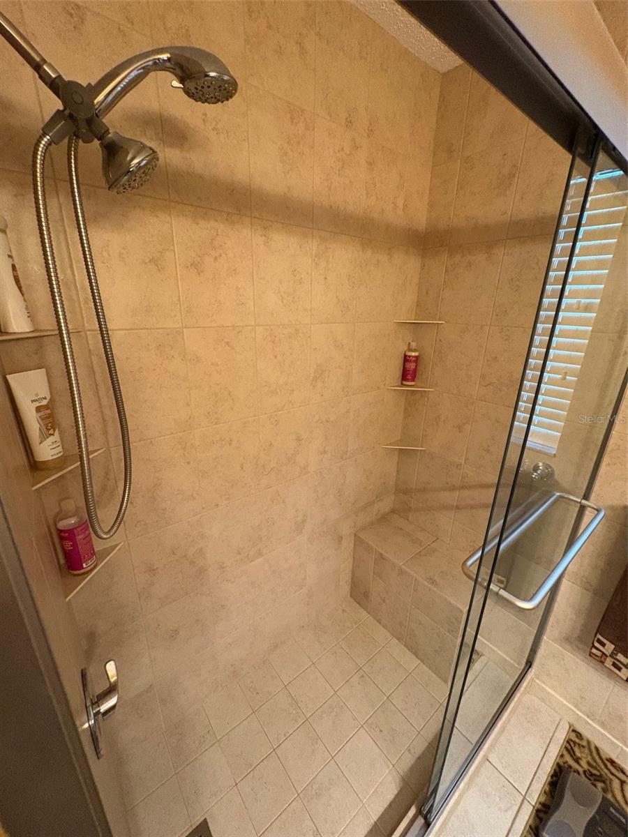 Image 47 of 75 For 321 Venetia Avenue