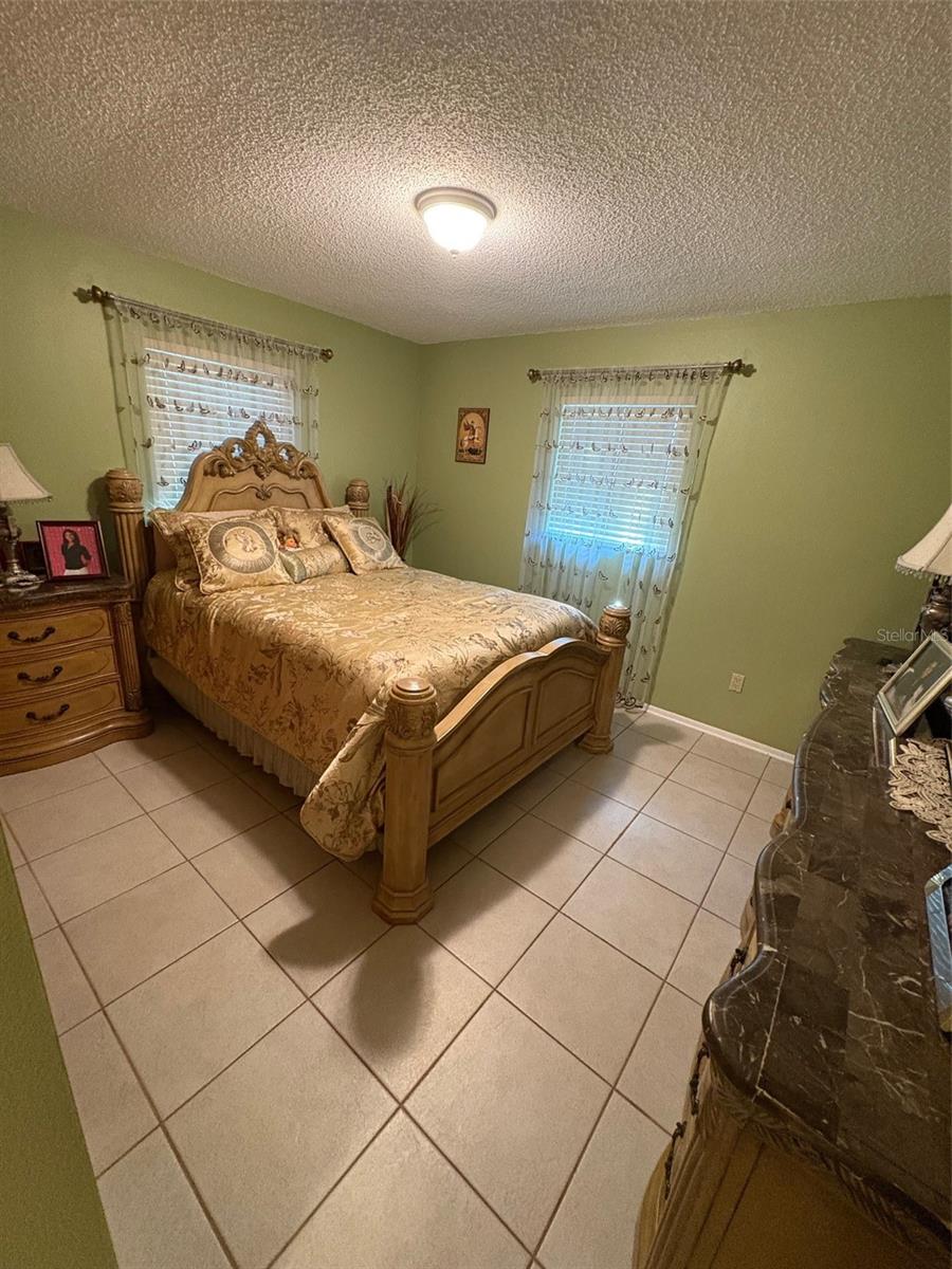 Image 50 of 75 For 321 Venetia Avenue