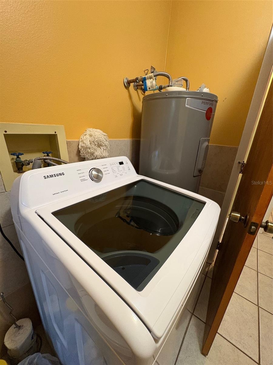 Image 54 of 75 For 321 Venetia Avenue