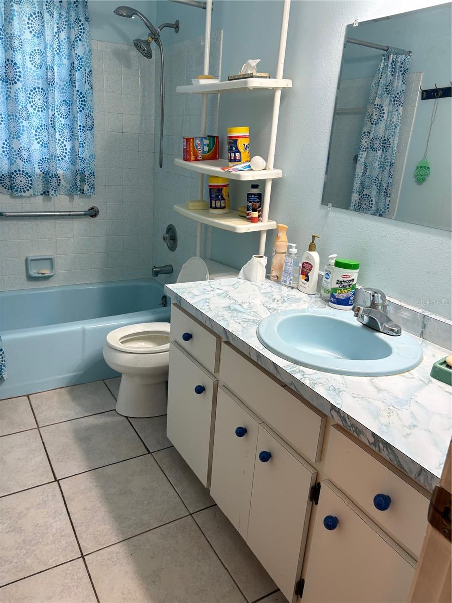 Image 61 of 75 For 321 Venetia Avenue