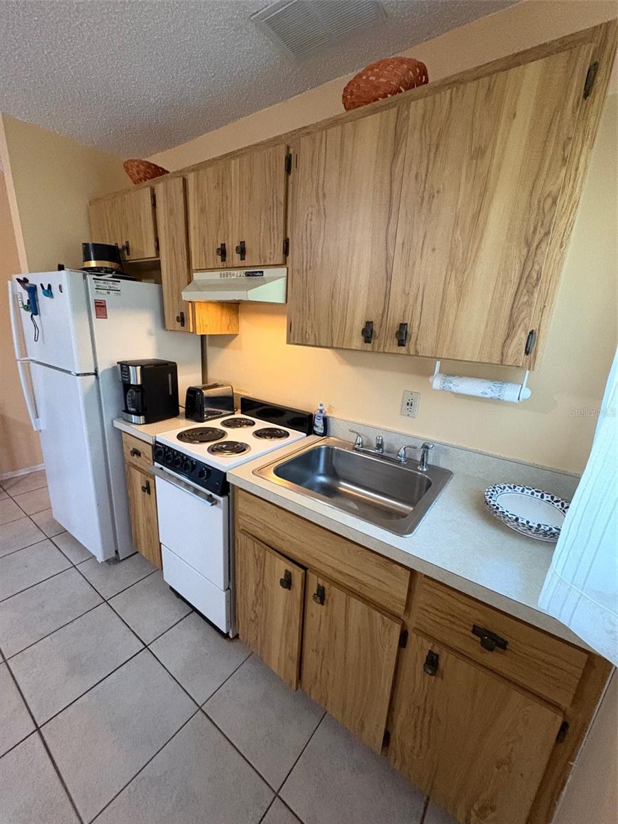 Image 64 of 75 For 321 Venetia Avenue