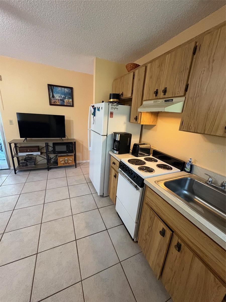 Image 65 of 75 For 321 Venetia Avenue