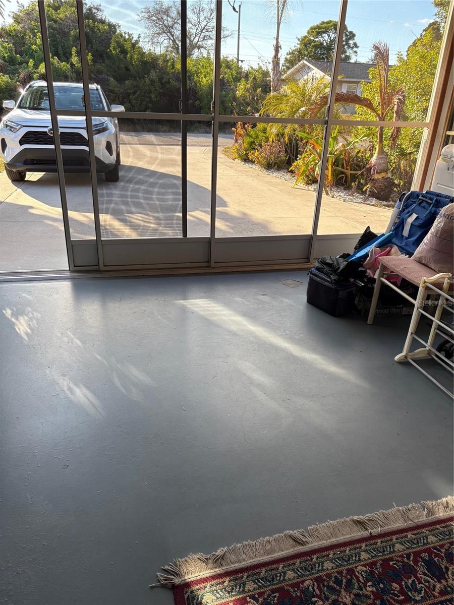 Image 67 of 75 For 321 Venetia Avenue