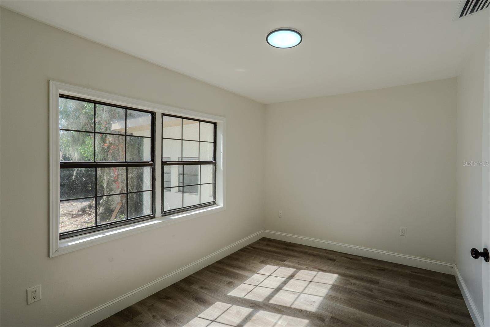 Image 12 of 48 For 599 Carolina Avenue