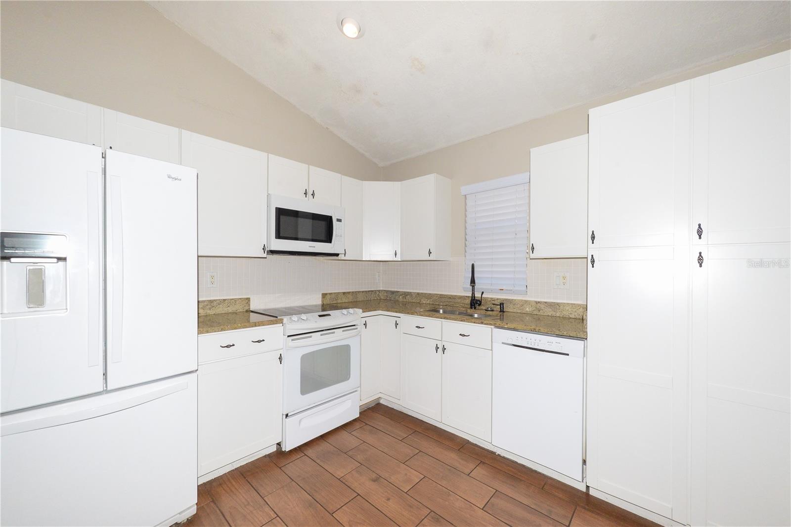 Image 13 of 29 For 4334 Blueridge Street