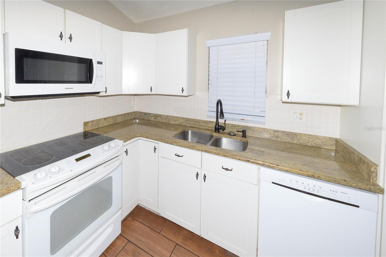 Image 14 of 29 For 4334 Blueridge Street