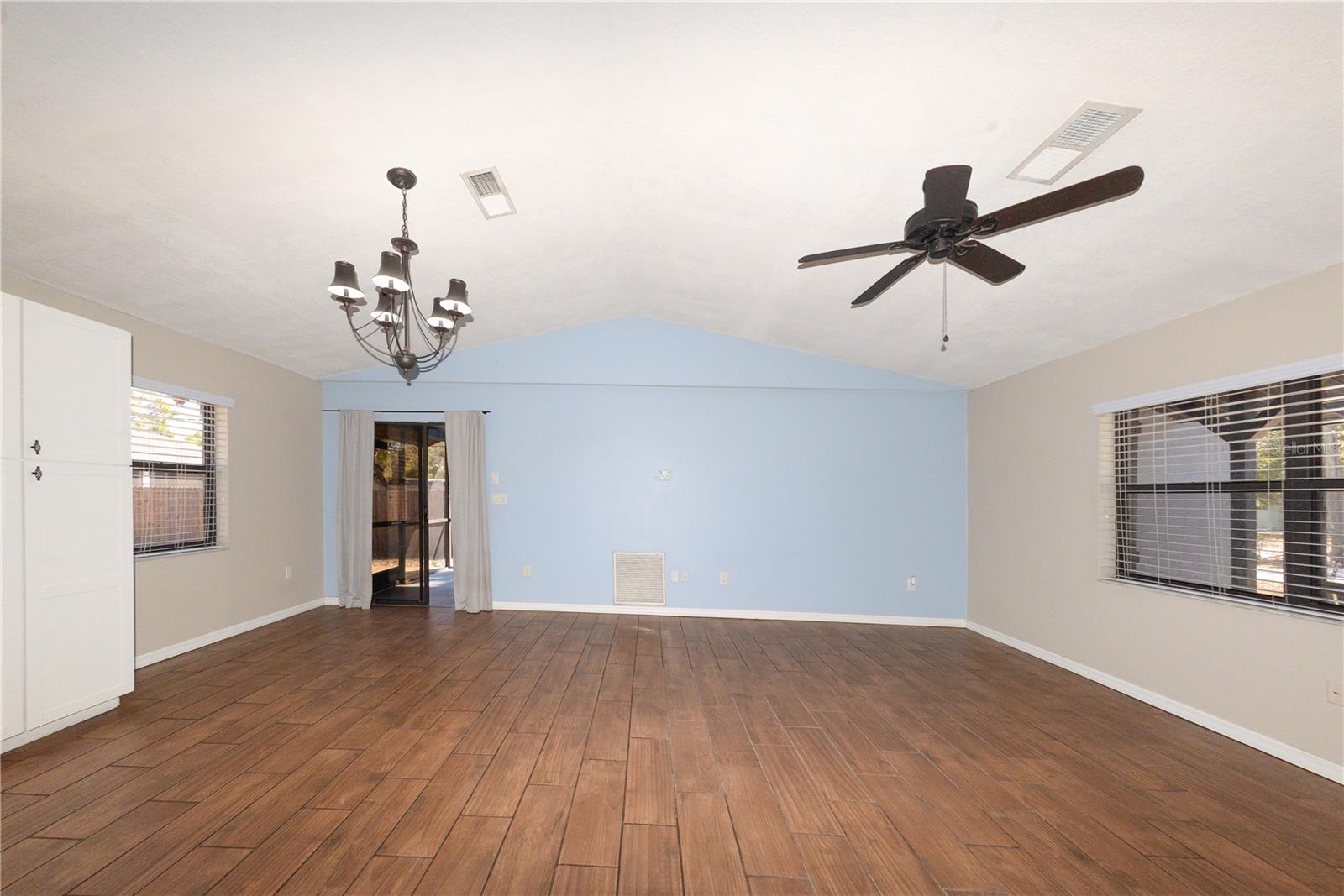 Image 7 of 29 For 4334 Blueridge Street