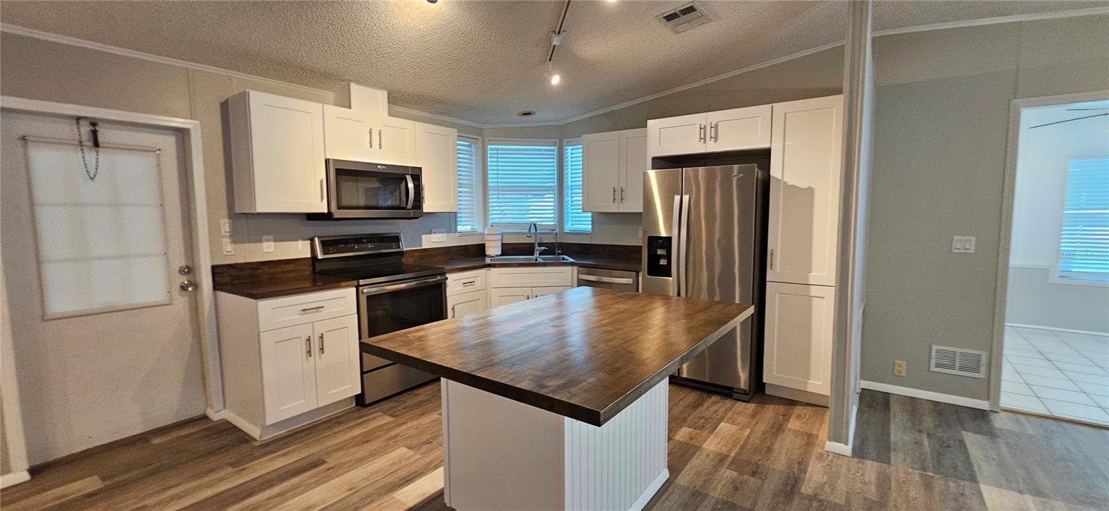 Listing photo id 4 for 8410 Wagon Wheel Circle