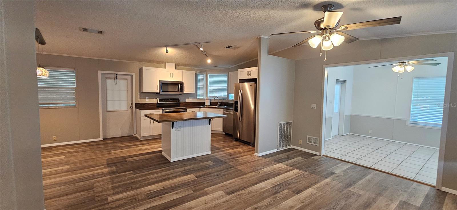 Listing photo id 5 for 8410 Wagon Wheel Circle