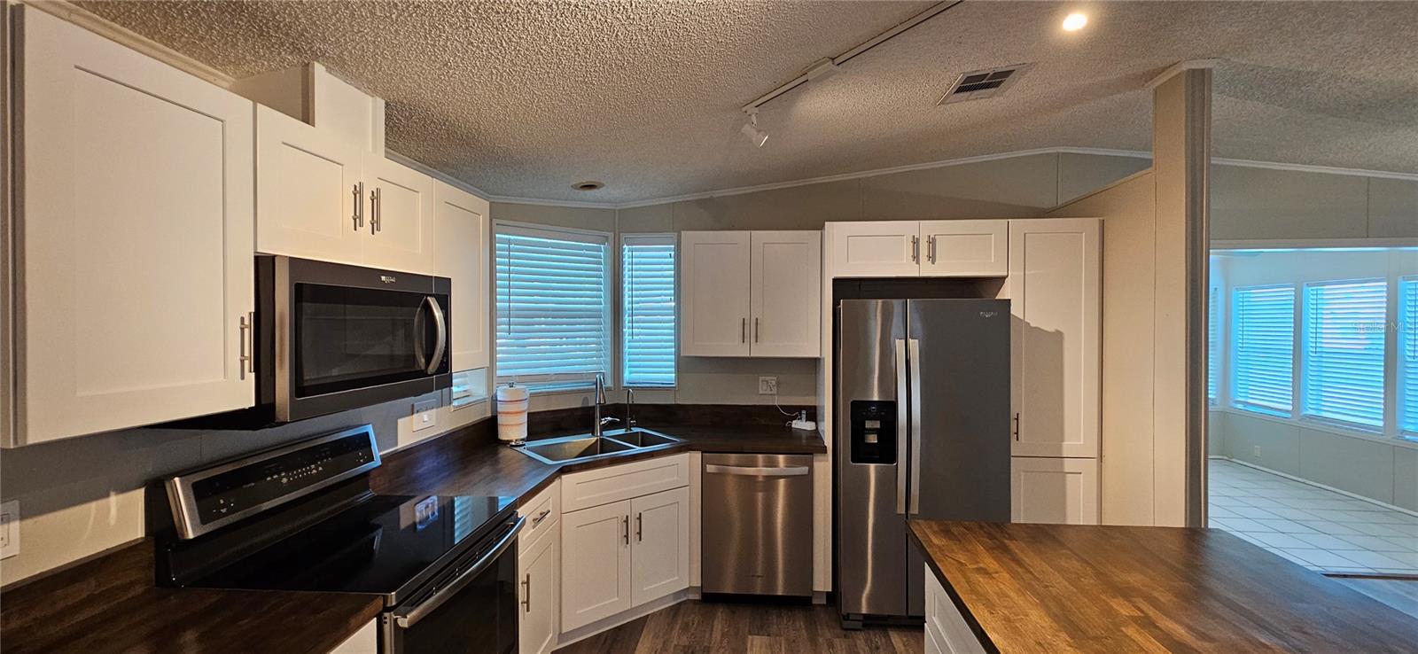 Listing photo id 7 for 8410 Wagon Wheel Circle