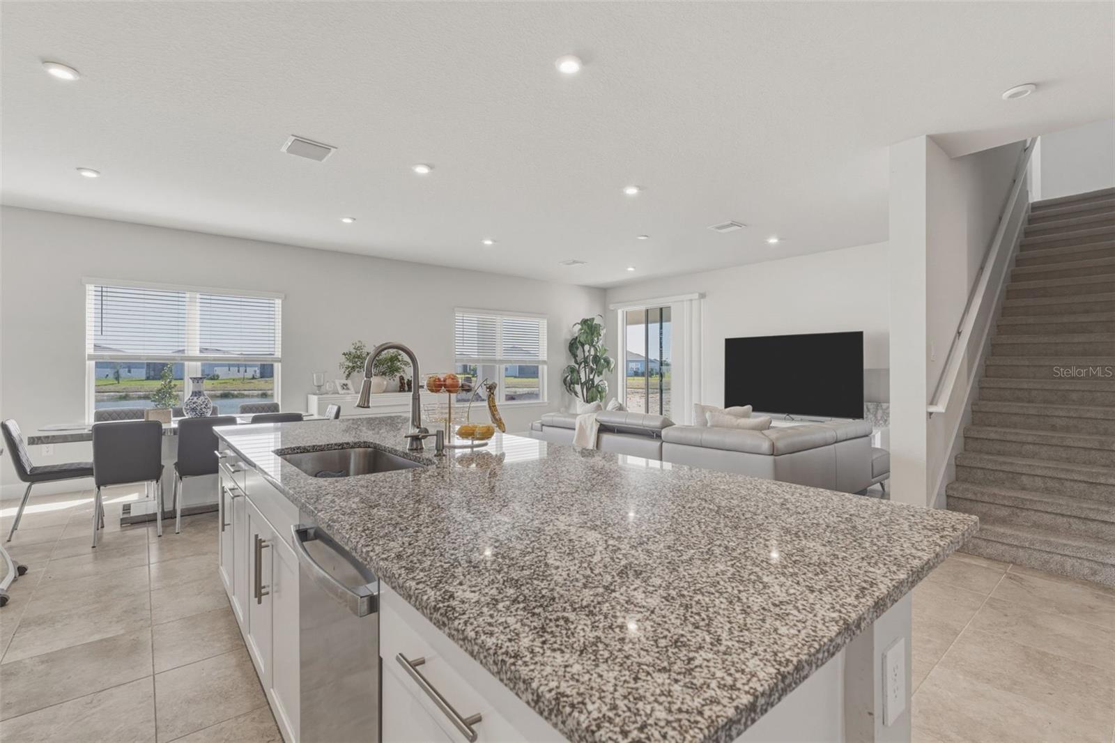 Image 11 of 35 For 16390 Queen Palm Drive