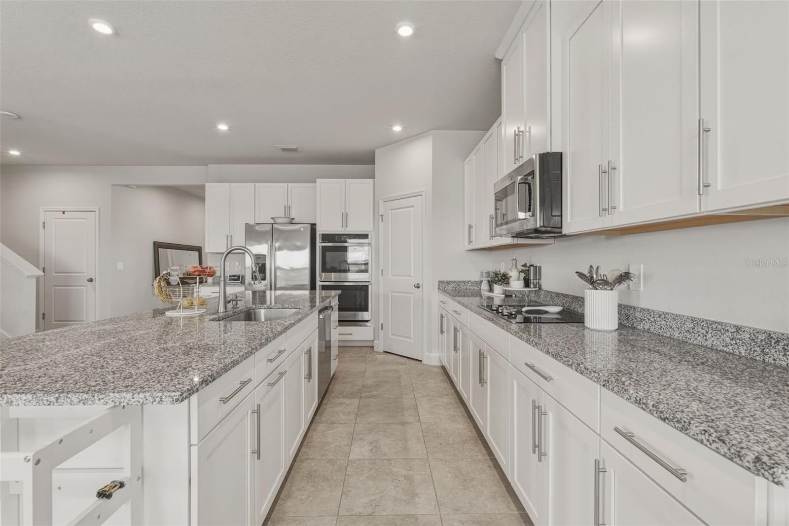 Image 12 of 35 For 16390 Queen Palm Drive