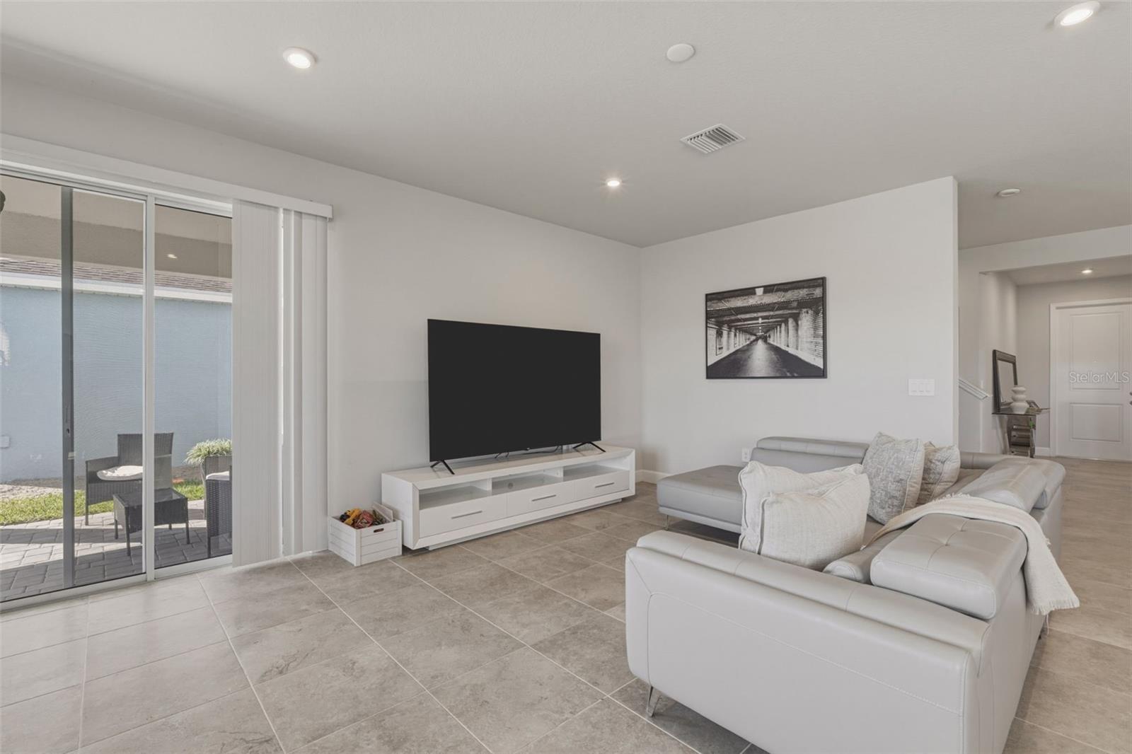 Image 14 of 35 For 16390 Queen Palm Drive