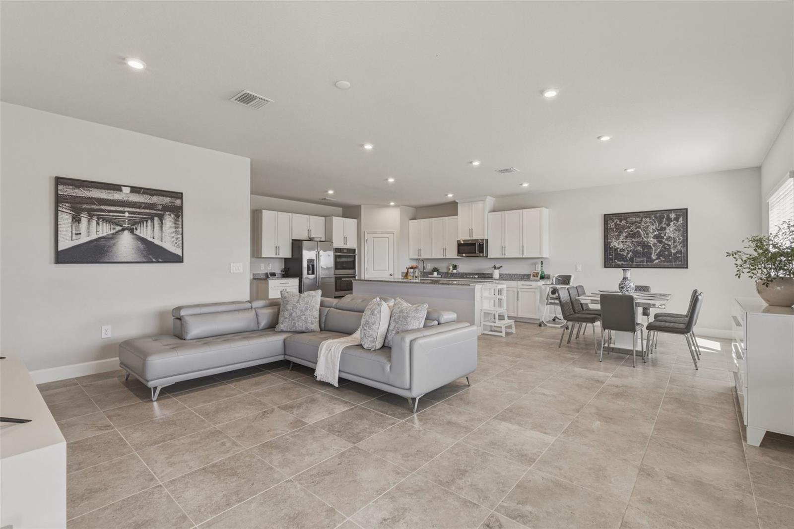 Image 15 of 35 For 16390 Queen Palm Drive