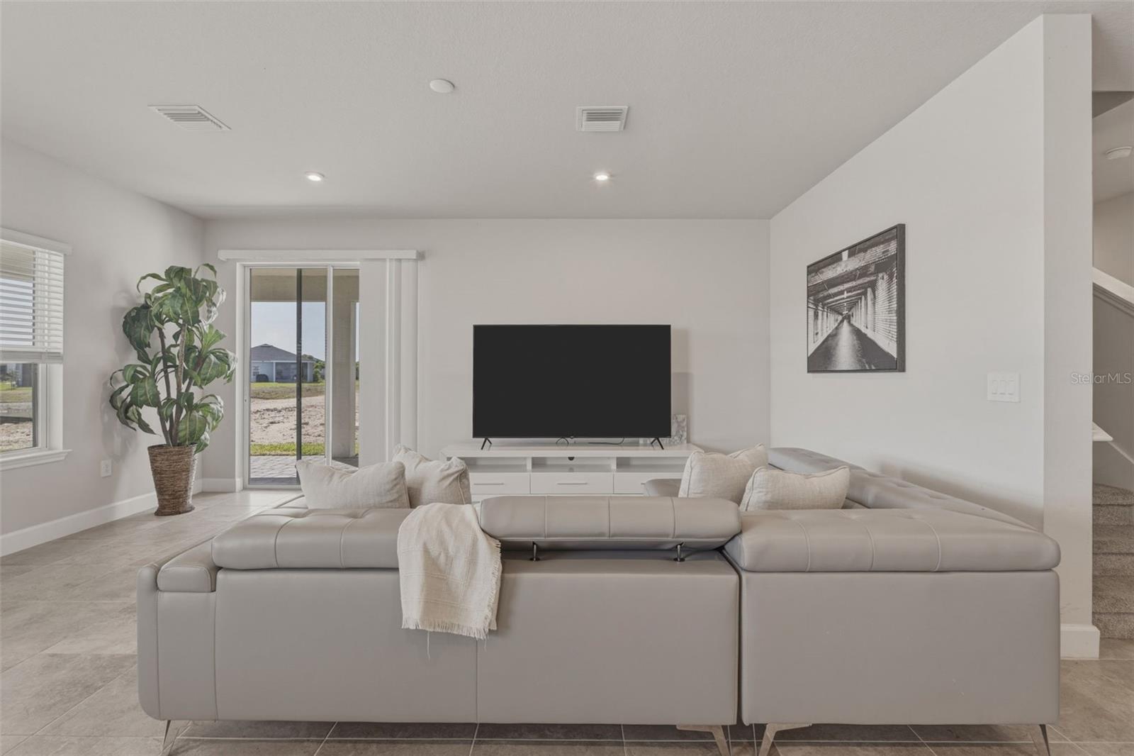 Image 16 of 35 For 16390 Queen Palm Drive