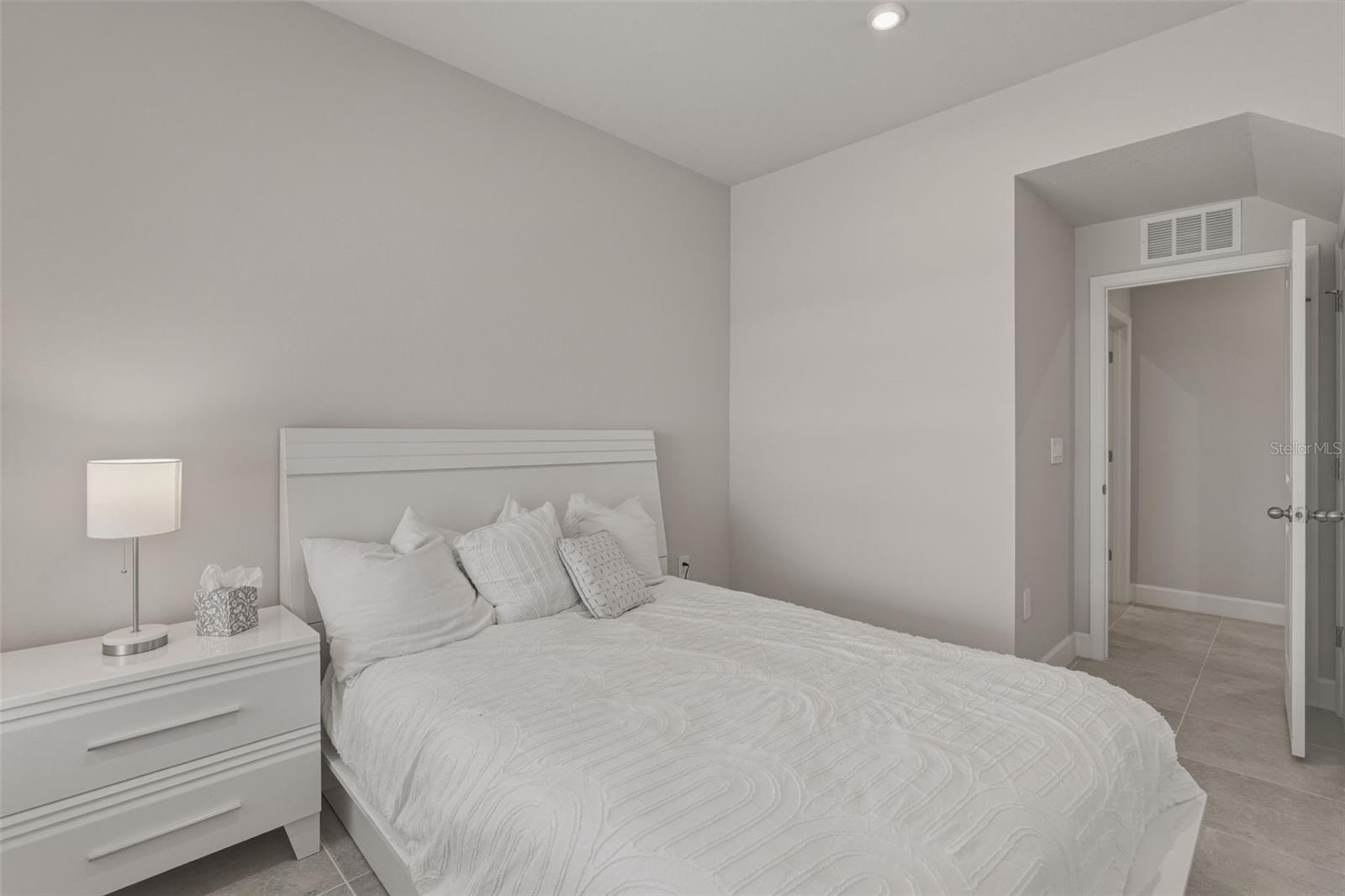 Image 18 of 35 For 16390 Queen Palm Drive