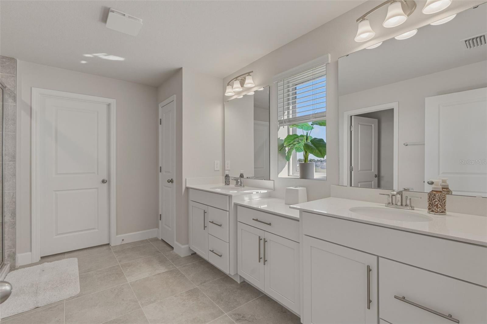 Image 25 of 35 For 16390 Queen Palm Drive