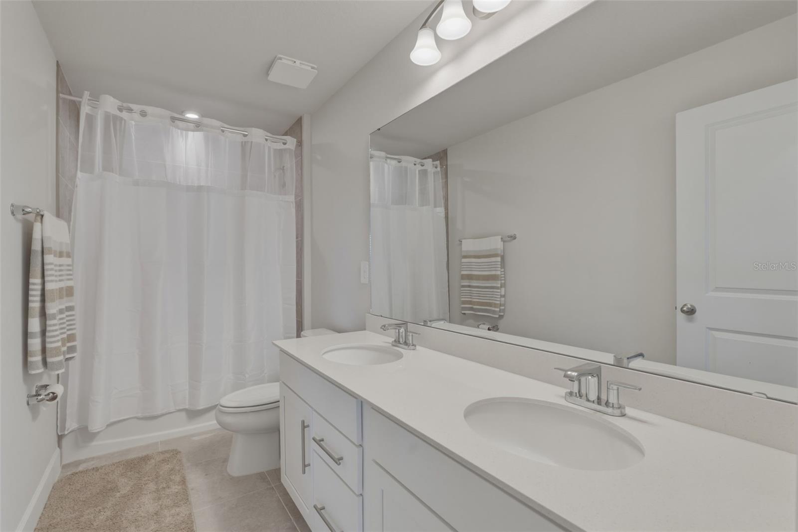 Image 32 of 35 For 16390 Queen Palm Drive