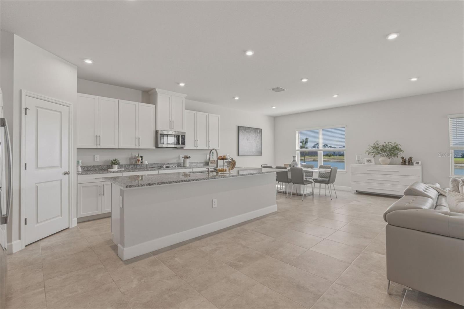 Image 8 of 35 For 16390 Queen Palm Drive