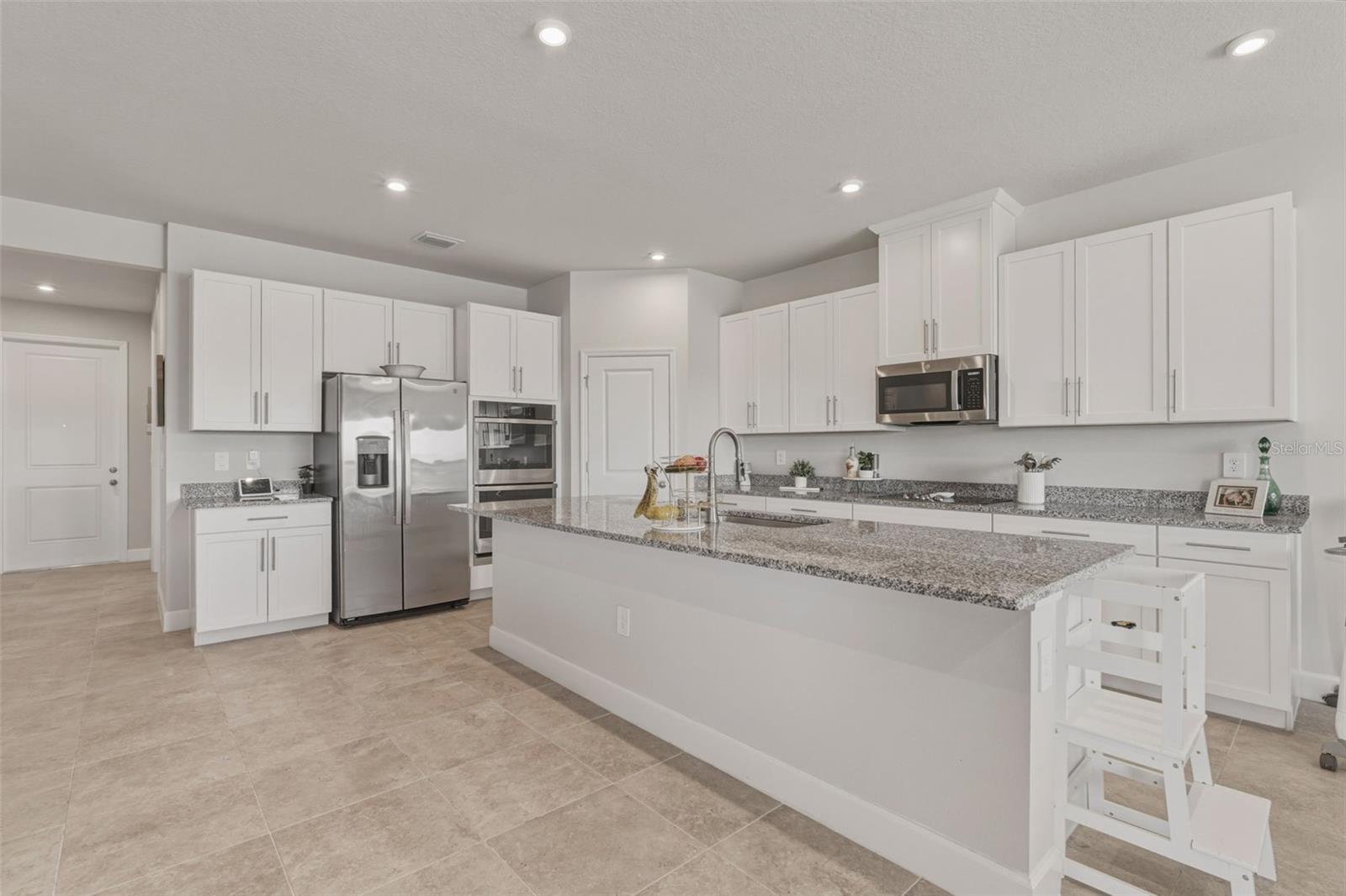 Image 9 of 35 For 16390 Queen Palm Drive