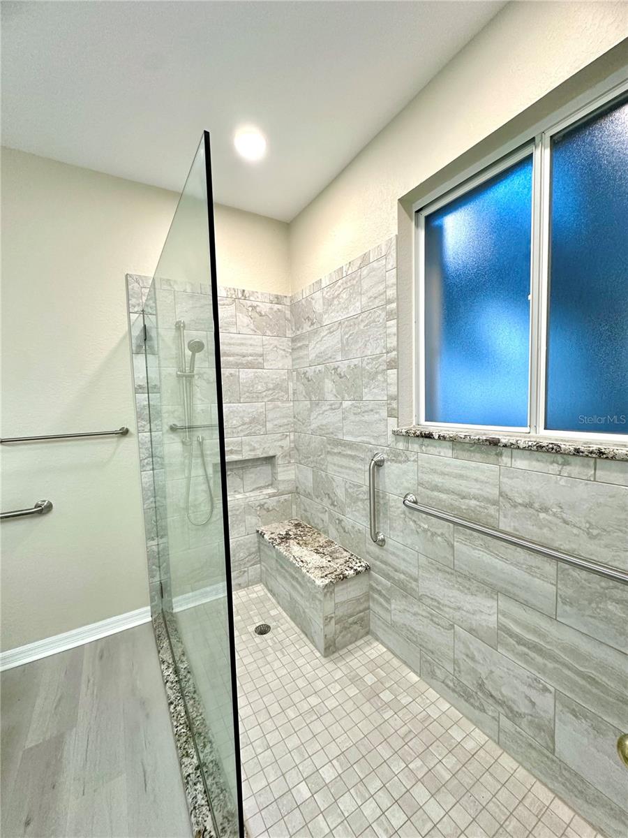 Image 16 of 41 For 24479 Vienison Ln