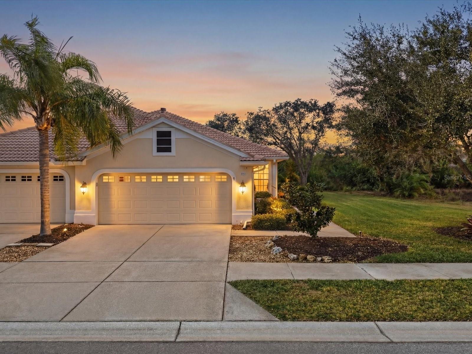 Image 4 of 38 For 4693 Whispering Oaks Drive