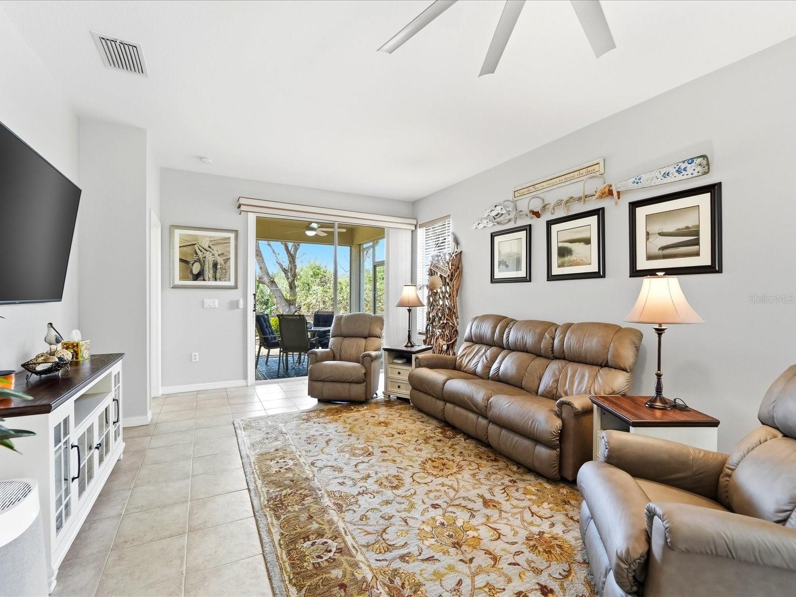 Image 7 of 38 For 4693 Whispering Oaks Drive