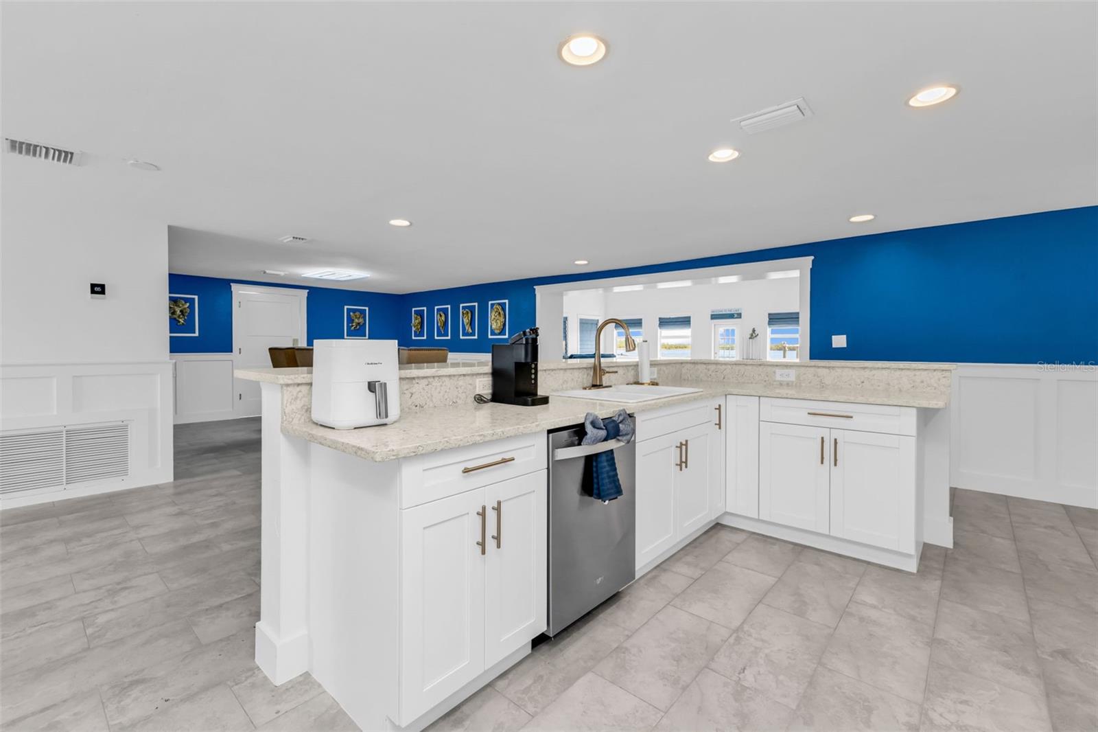 Image 10 of 73 For 2300 Harbour Drive