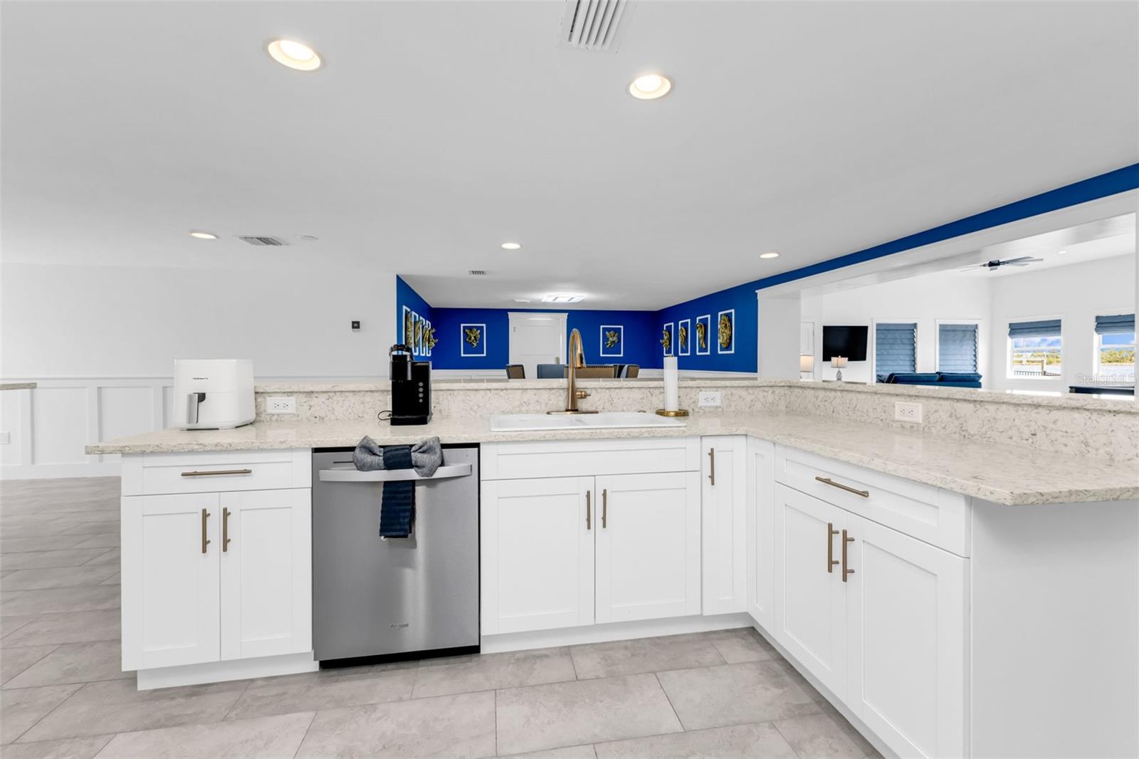 Image 12 of 73 For 2300 Harbour Drive