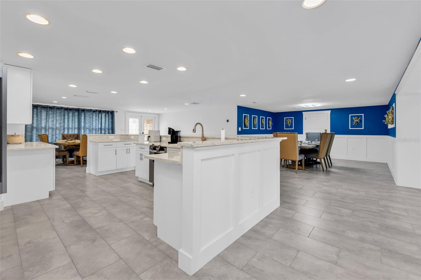 Image 14 of 73 For 2300 Harbour Drive