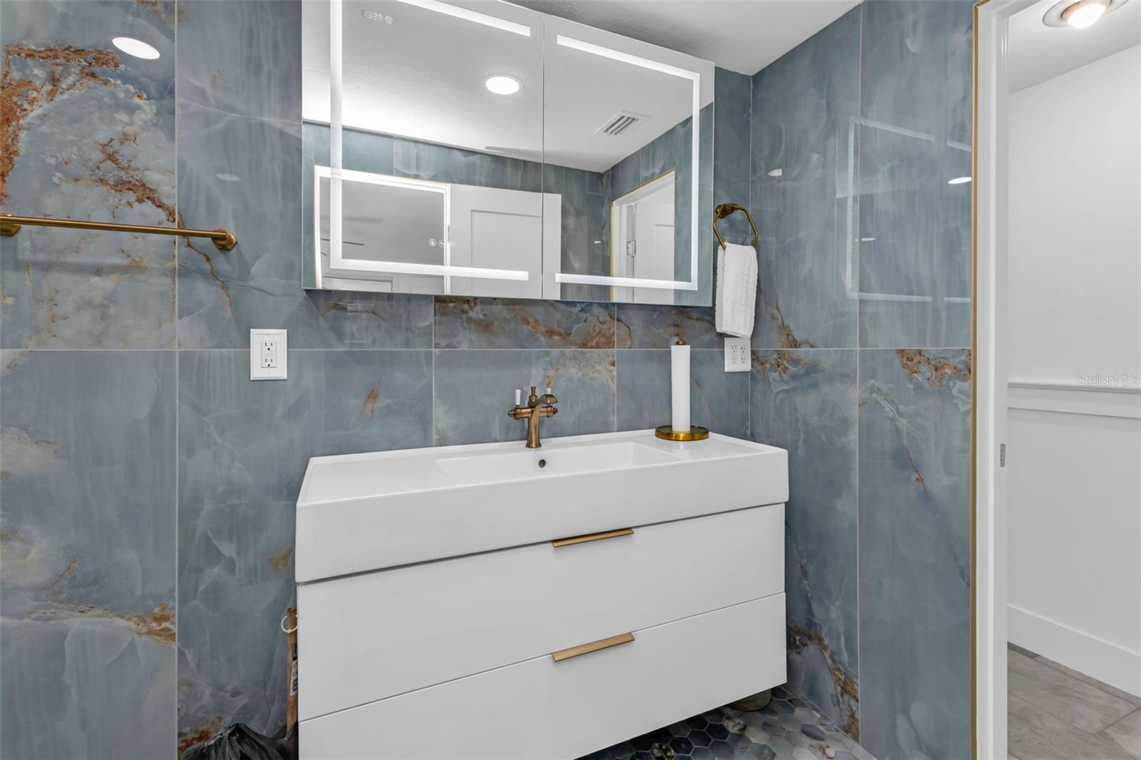 Image 20 of 73 For 2300 Harbour Drive