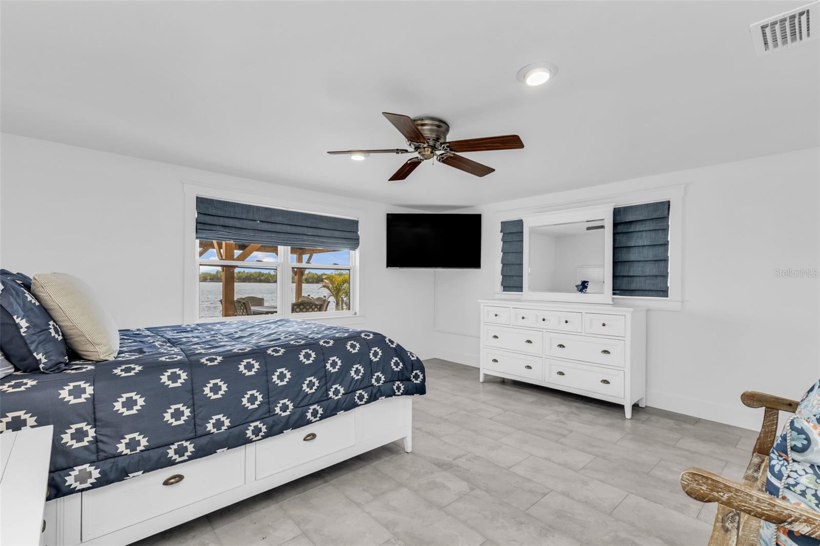 Image 23 of 73 For 2300 Harbour Drive