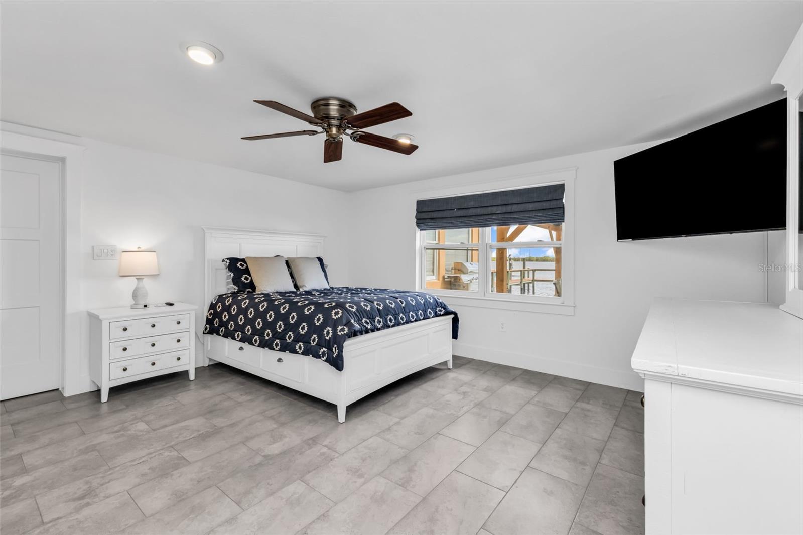 Image 24 of 73 For 2300 Harbour Drive