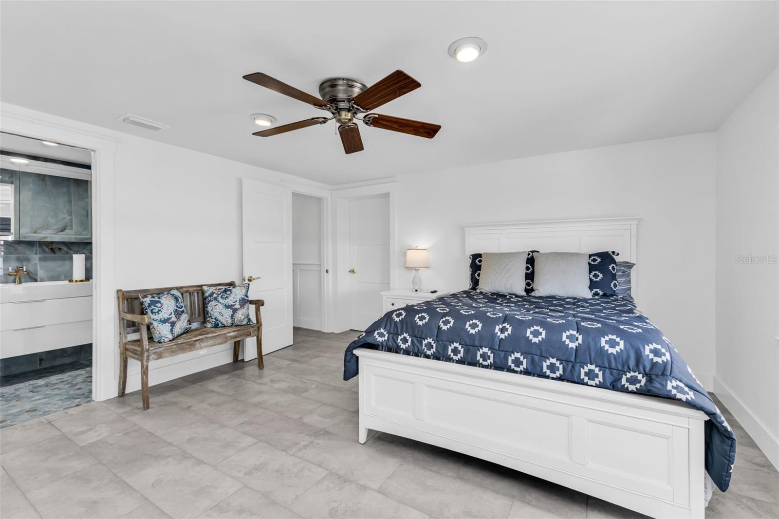 Image 25 of 73 For 2300 Harbour Drive