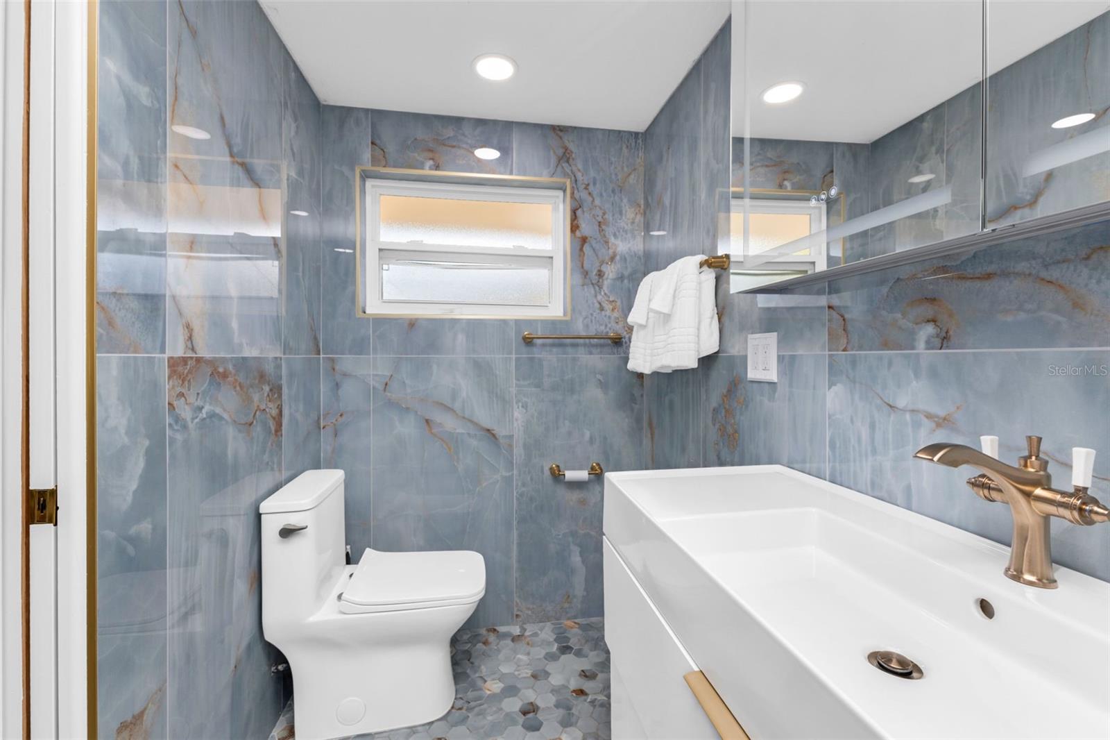 Image 28 of 73 For 2300 Harbour Drive