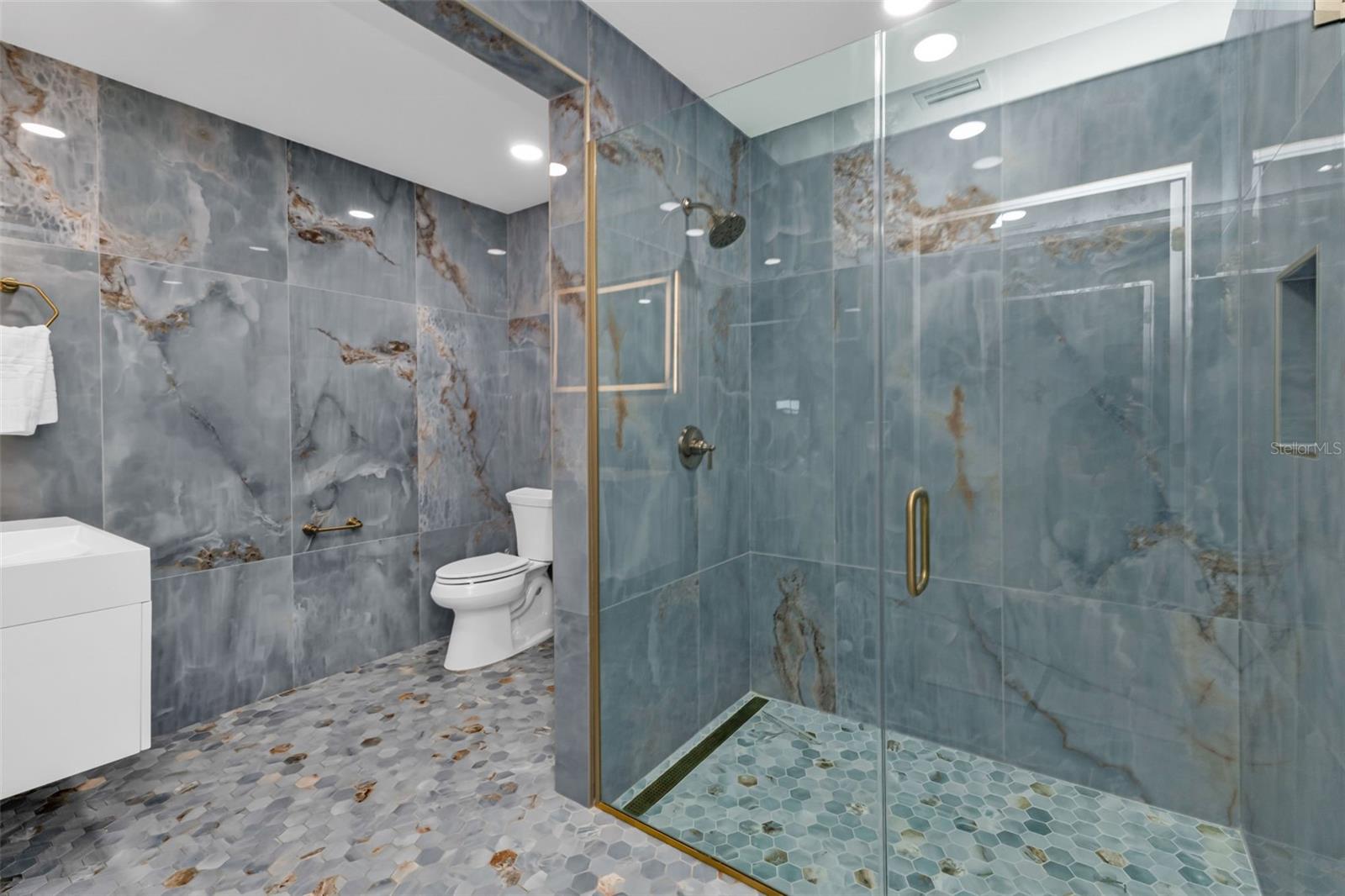 Image 37 of 73 For 2300 Harbour Drive