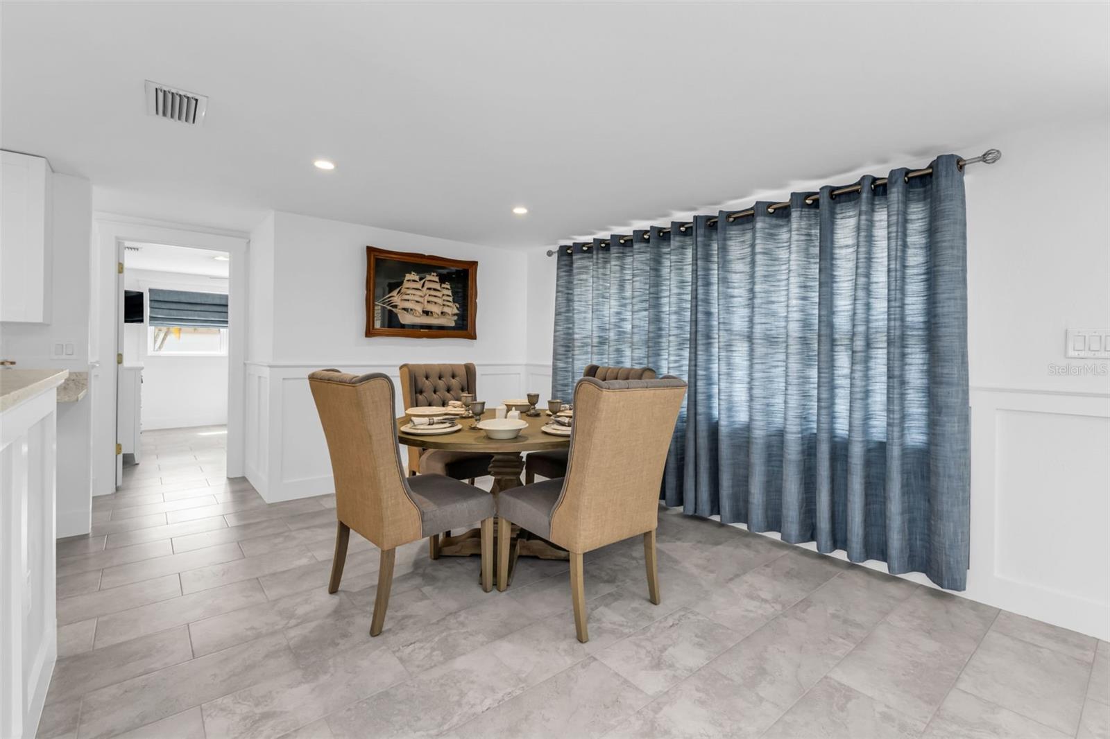 Image 5 of 73 For 2300 Harbour Drive