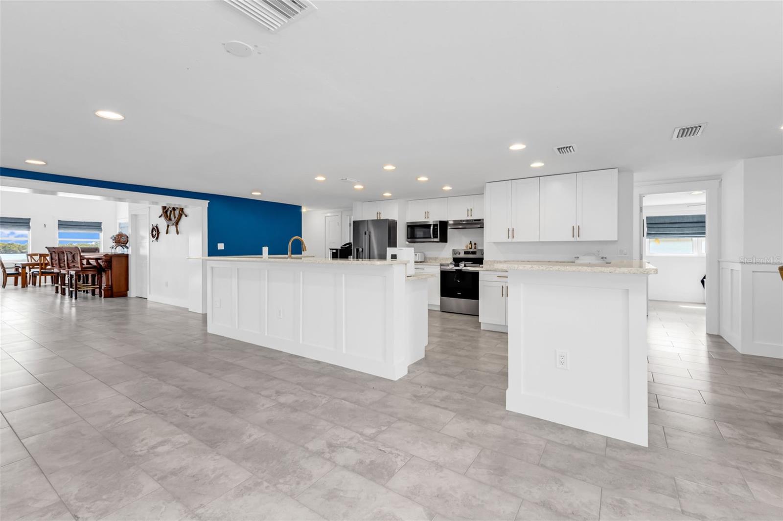 Image 7 of 73 For 2300 Harbour Drive