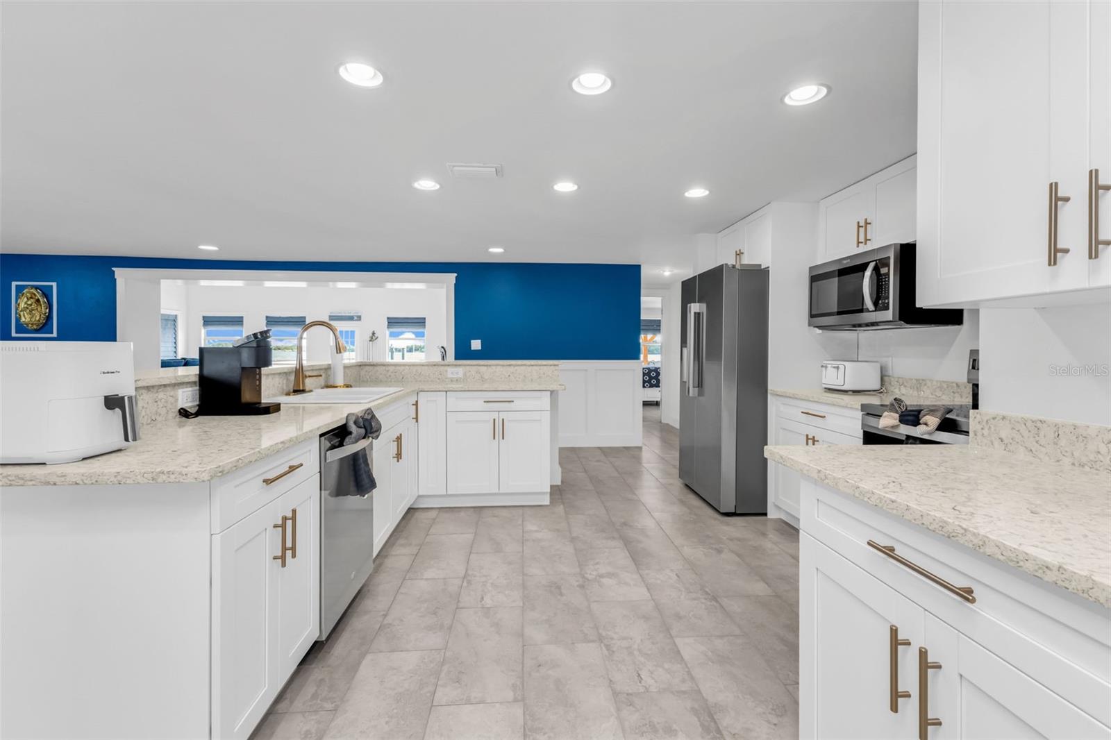 Image 9 of 73 For 2300 Harbour Drive