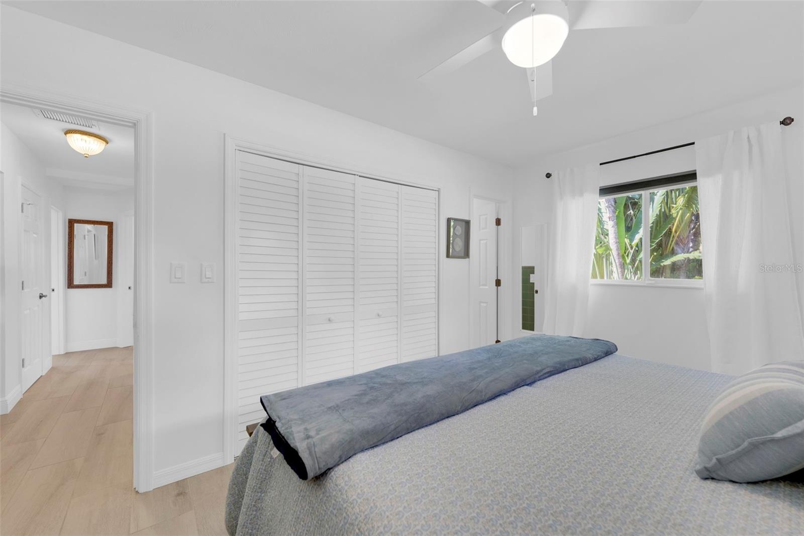 Image 16 of 52 For 14526 Riverside Drive