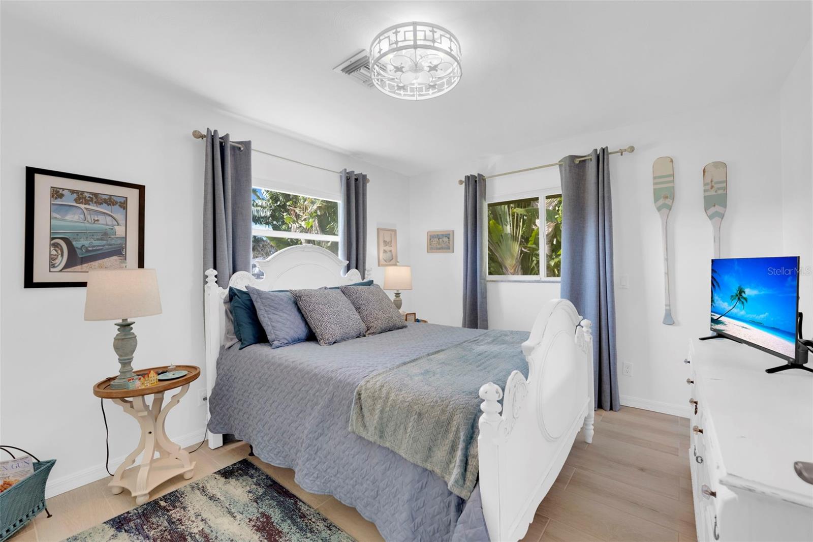 Image 17 of 52 For 14526 Riverside Drive