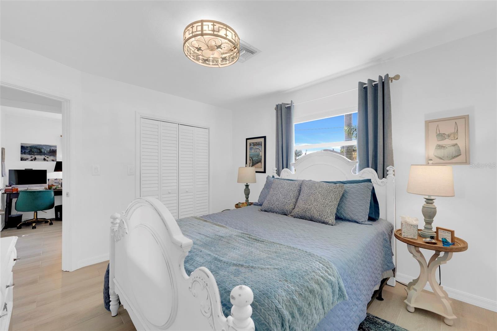 Image 18 of 52 For 14526 Riverside Drive