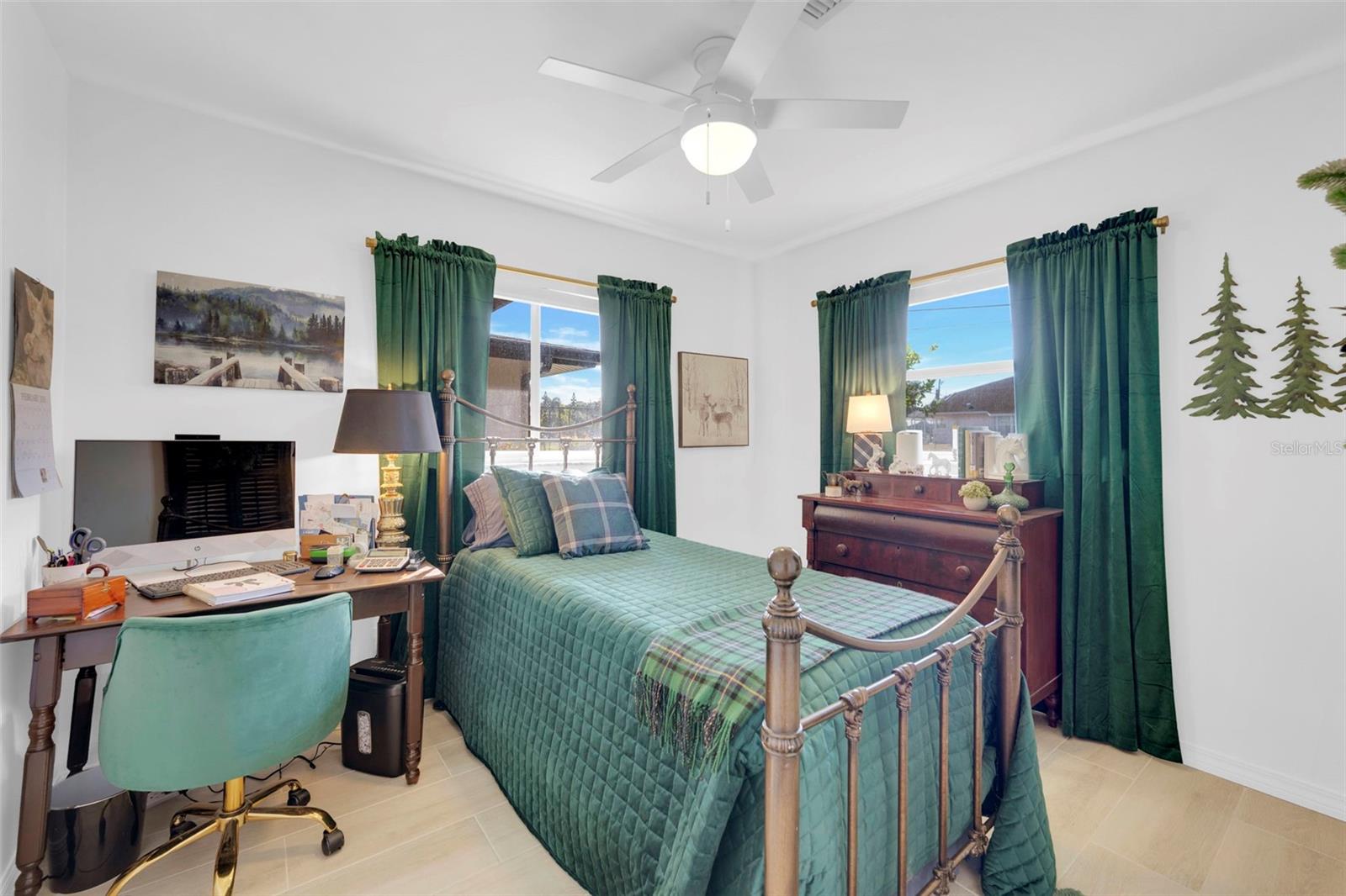 Image 20 of 52 For 14526 Riverside Drive