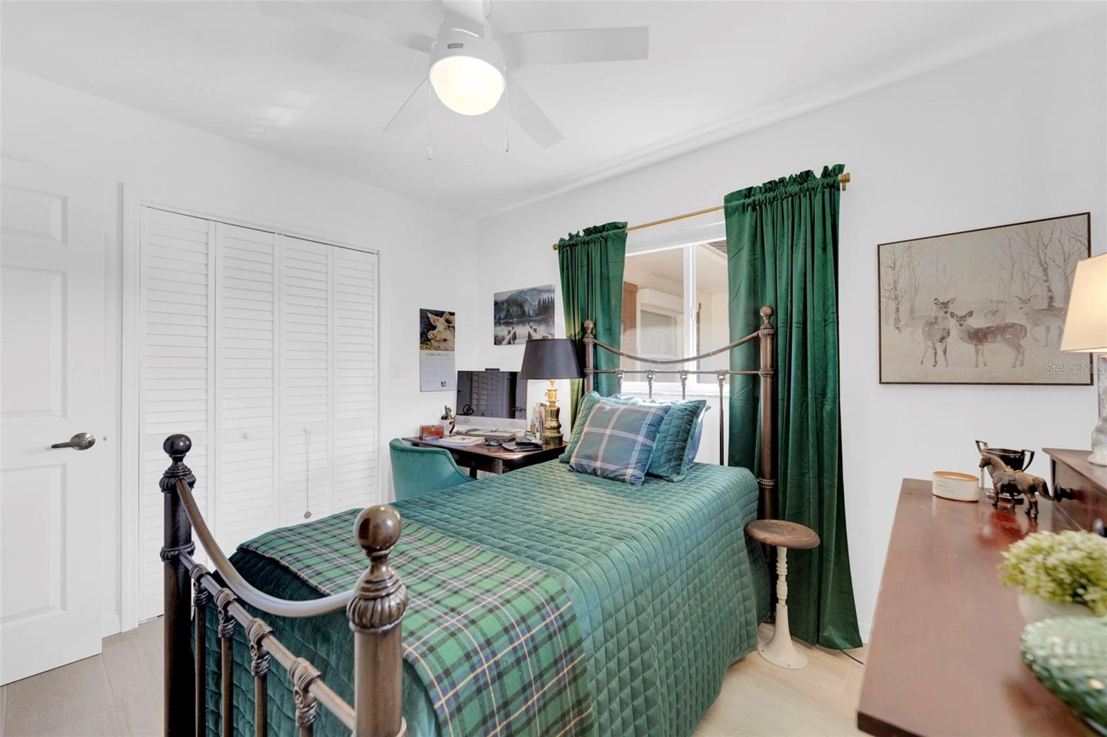 Image 21 of 52 For 14526 Riverside Drive