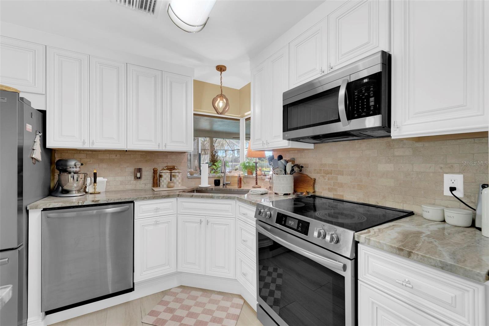 Image 25 of 52 For 14526 Riverside Drive